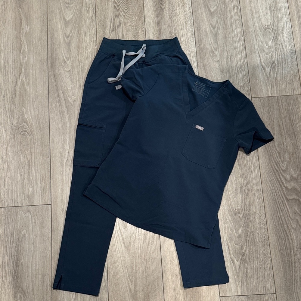 FIGS dark harbour Scrub Top and Pants Set